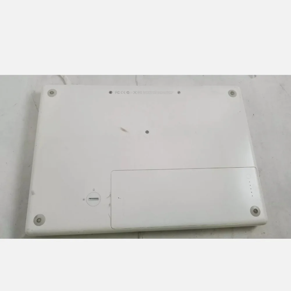 Apple MacBook 13inch Intel Core 2 Duo off-white laptop computer snow leopard
